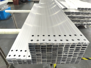 鋁型材表面打孔種類不同、連接方式和作用就不同