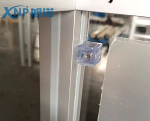 鋁型材框架如何使用間隔連接塊安裝鈑金件？